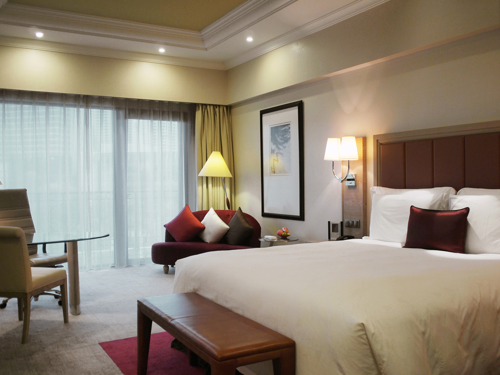 oświetlenie łóżek hotelowych