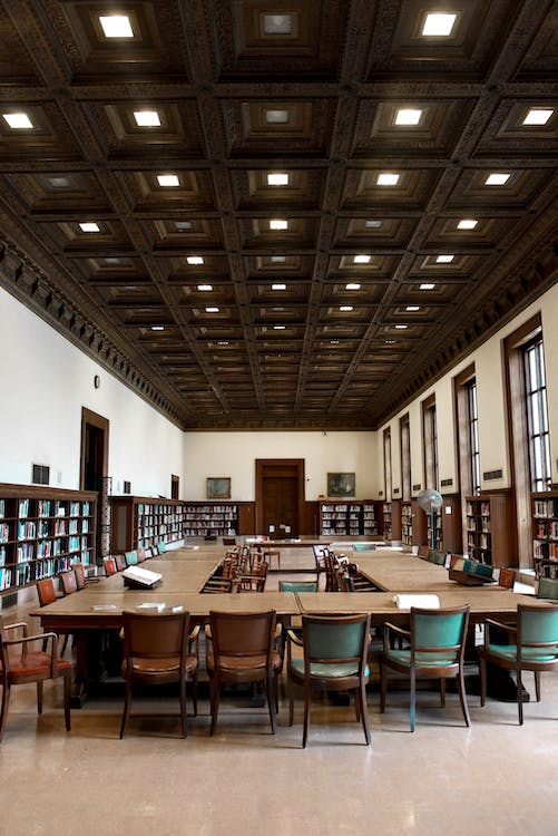 Normy oświetlenia biblioteki