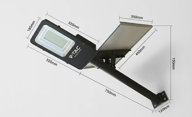 Oprawa uliczna solarna hybrydowa V-TAC 50W LED VT-ST201 kod 23578 – zdjęcie produktowe z wymiarami długości, szerokości i wysokości na białym tle