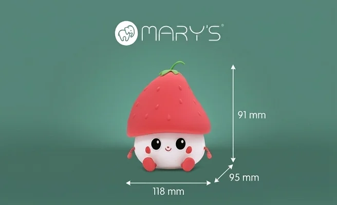 MARY'S Lampka nocna LED Truskawka MW20777, realistyczna fotografia produktu z widocznymi wymiarami 91x118x95 mm, na zielonym tle z logo, widok na wprost