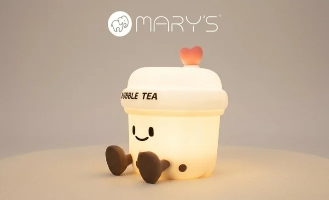 Lampka nocna LED Bubble Tea MW61409 - ciepłe białe światło 3000 K, beżowa lampka na jasnym tle
