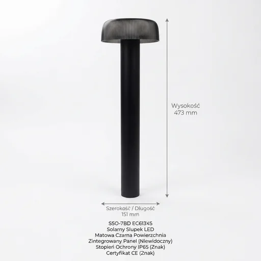 Solarny słupek ogrodowy LED SSO-7BD EC61345, wysoki czarny słupek z półokrągłym kloszem, wymiary 151 x 151 x 473 mm, na białym tle, zdjęcie produktowe