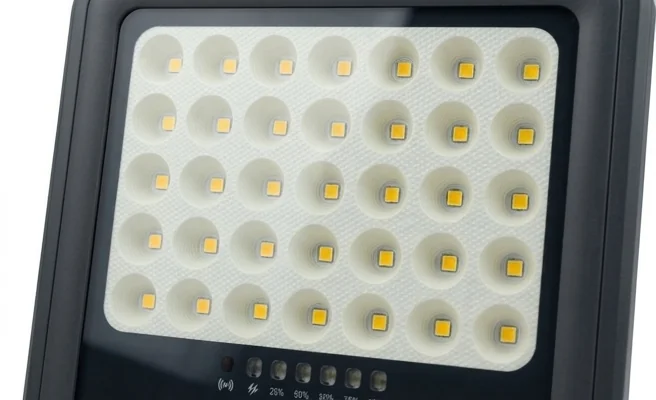 Zbliżenie na diody LED SMD2835 w naświetlaczu ECO LIGHT EC61019 – realistyczne zdjęcie detalu na białym tle