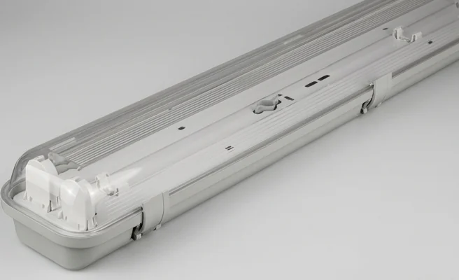 Oprawa LED T8 2x120cm ANLUX kod A OHTL-G-236 na dwie świetlówki – realistyczne zdjęcie z widocznymi uchwytami